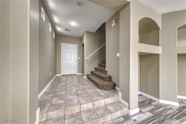 Building Photo - 7237 Twin Maples Ct