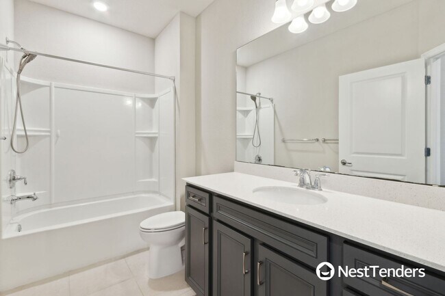 Building Photo - Stunning Northside Home!