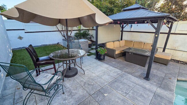 Building Photo - 16129 Sunny Ct