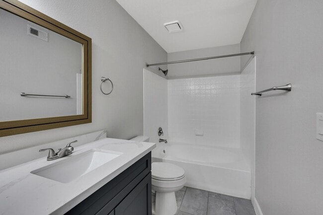 Building Photo - Gorgeous Remolded 2 bedroom condo
