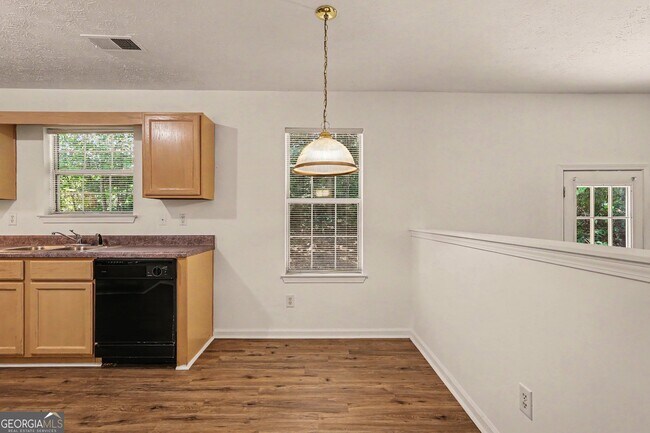 Building Photo - 2233 Glen Briar Way