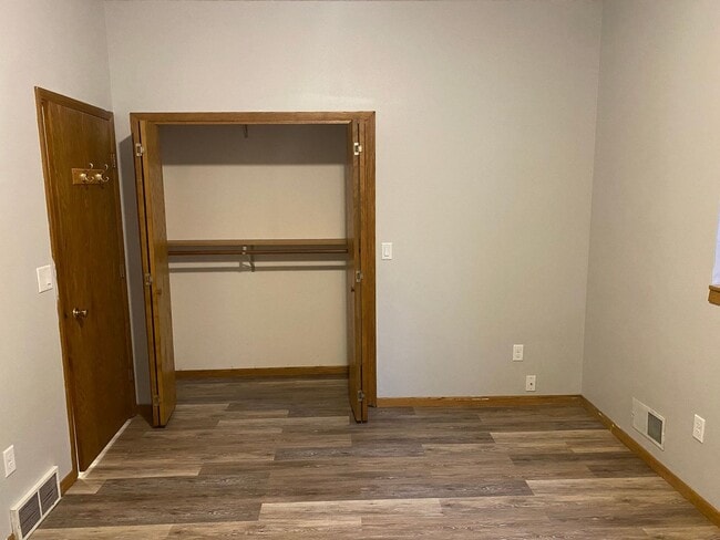 Building Photo - 4407-4409 Forest Valley Rd