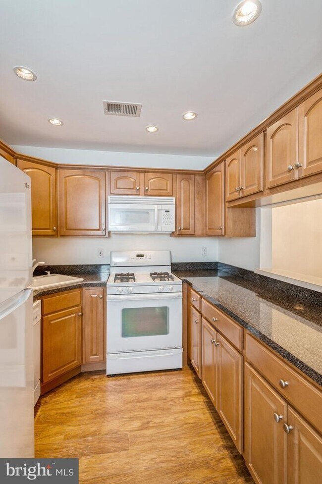 Building Photo - 101 Quince Ct