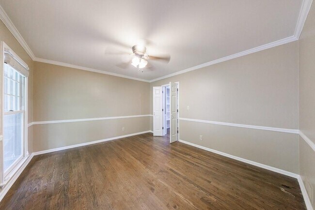 Building Photo - 10565 Shallowford Rd