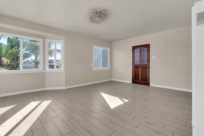 Building Photo - 16865 Bayview Dr