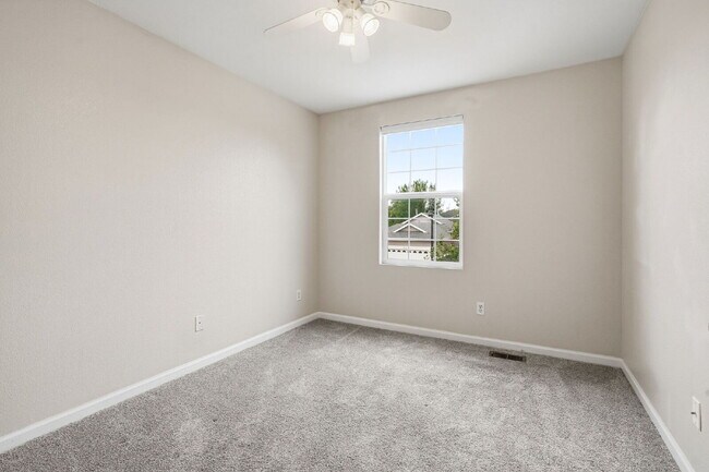 Building Photo - Welcome to this well-maintained 4-bedroom home in the heart of Thornton!