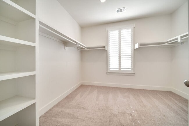 Building Photo - 279 Tanglewood Ln
