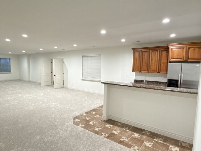 Building Photo - 14328 S Log Home Ln