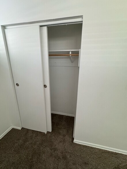 Building Photo - 7 E Diamond St