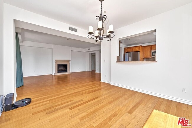 Building Photo - 2230 S Bentley Ave