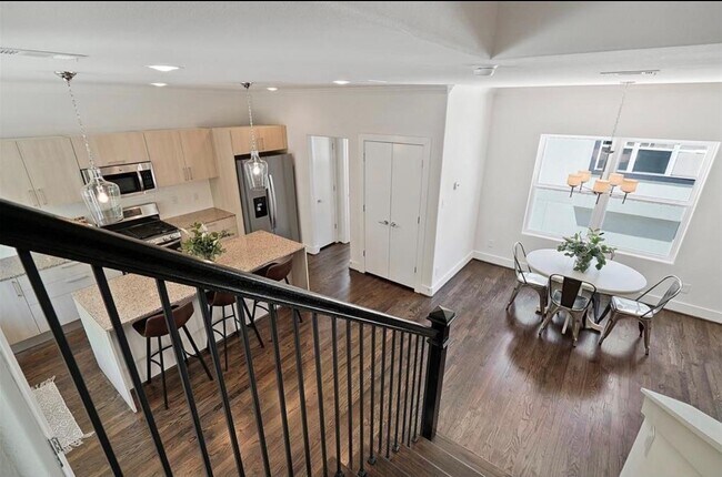 Building Photo - 1333 W 22nd St