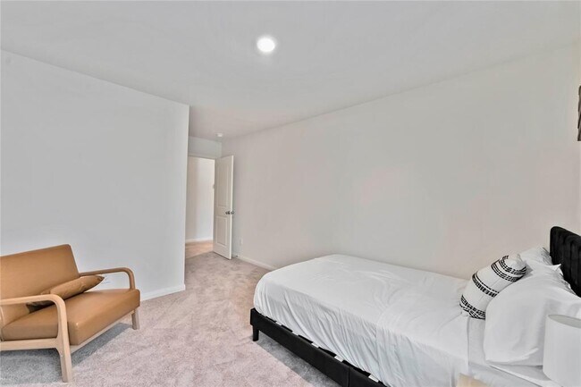 Building Photo - 408 Elaine Vly Dr
