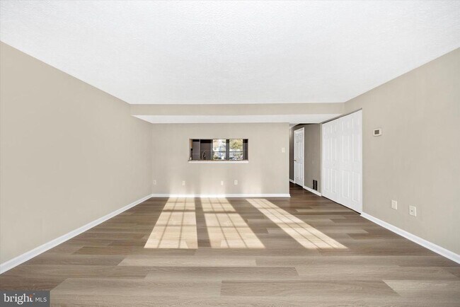 Building Photo - 103 Savannah Ct