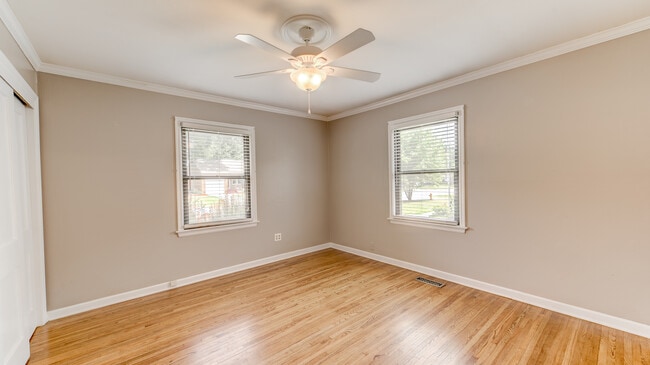 Building Photo - 56 E 52nd St