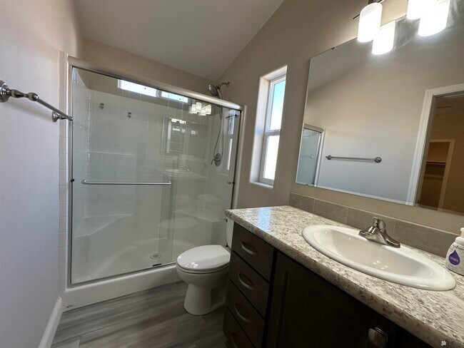 Building Photo - 13432 E 53rd St