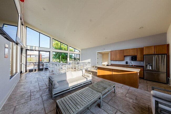 Building Photo - 401 White Steppe Way