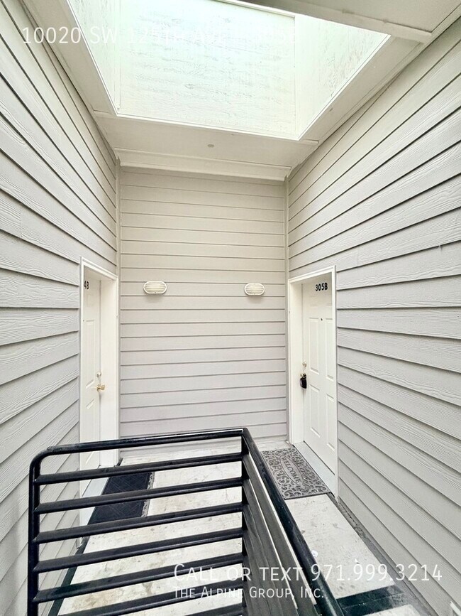 Building Photo - 10020 SW 125th Ave