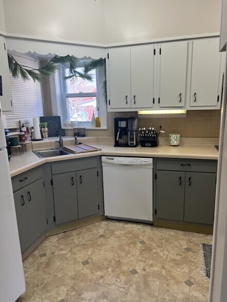 Building Photo - 19 Pardee St