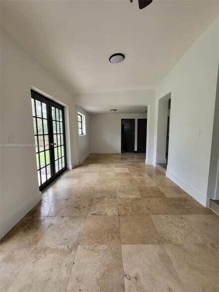 Building Photo - 816 NE 91st Ter
