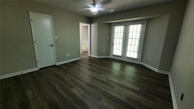 Building Photo - 7847 Sugarland Dr