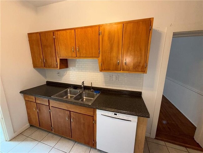 Building Photo - 139 17