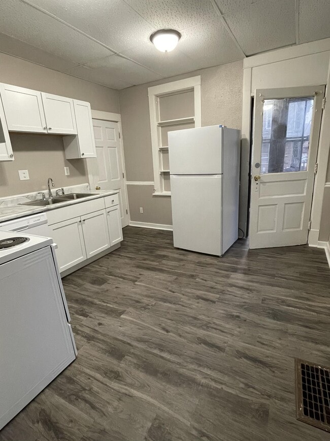 Building Photo - 2410 White St