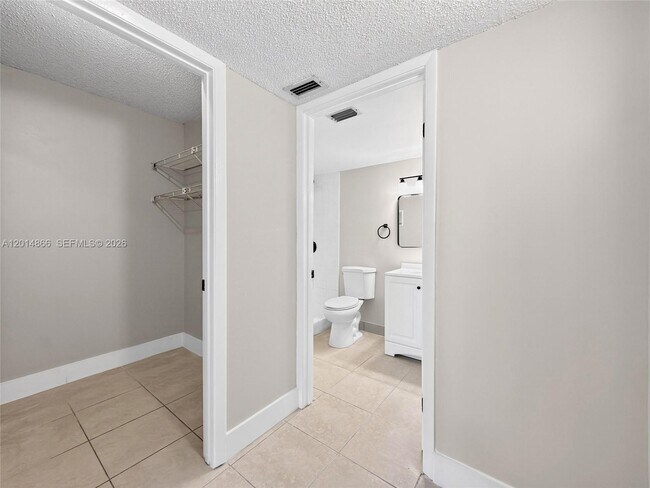 Building Photo - 800 Independence Dr