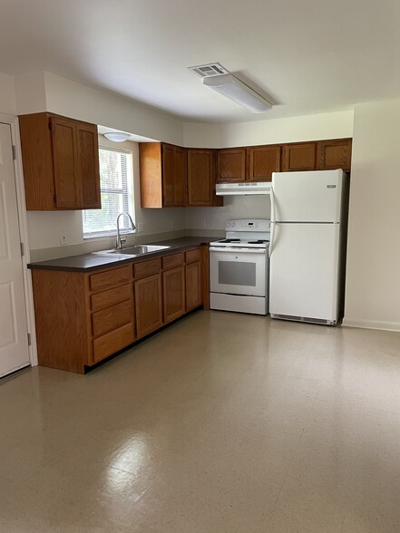 Building Photo - 1422 Pembrook Dr