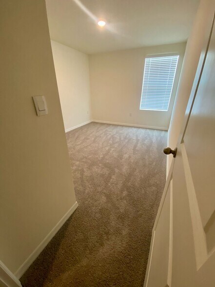 Building Photo - 392 Preston Cv Dr