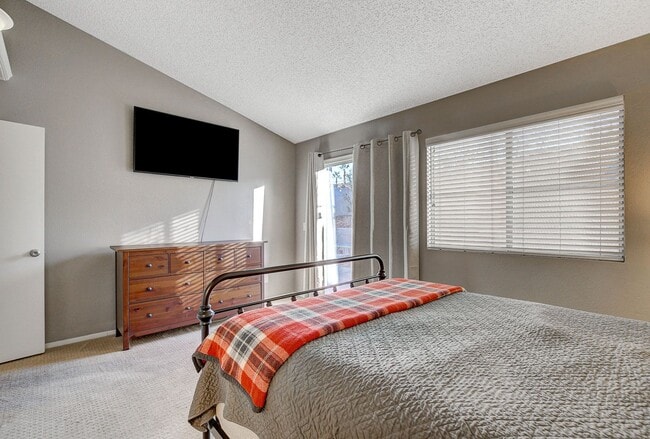 Building Photo - Fully Furnished 1-Story Home for Rent in t...