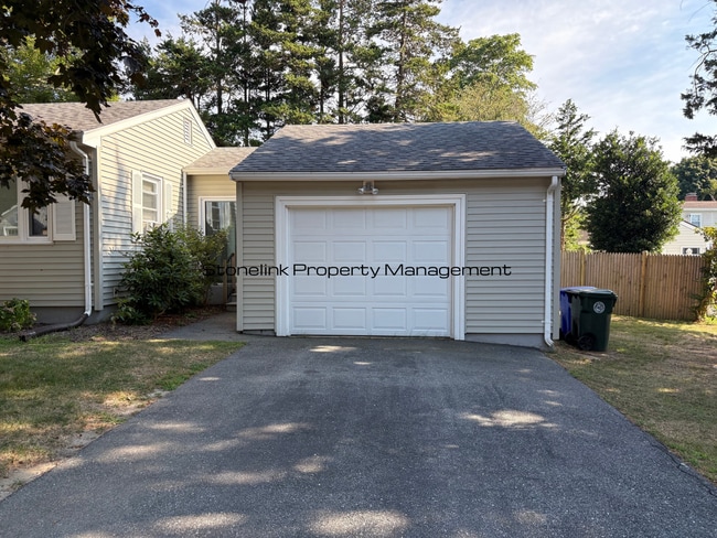Building Photo - Newly Renovated Single Family Home For Ren...