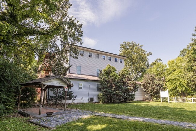 Building Photo - Beautifully FULLY RENOVATED 2 Bdr 1 bath i...