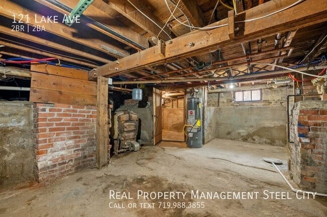 Building Photo - 121 Lake Ave