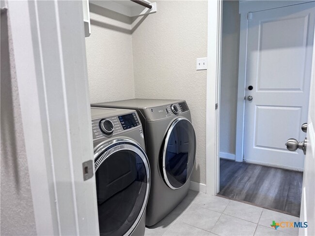 Building Photo - 300 Colthorpe Ln