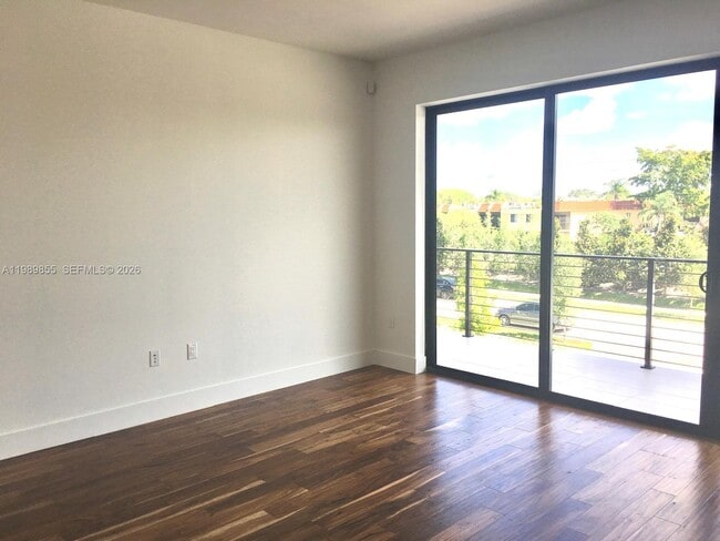 Building Photo - 16580 Sunset Way