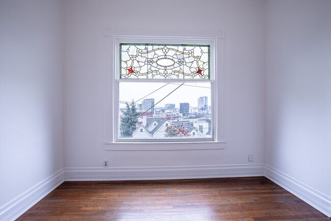 Building Photo - 1940-1946-1946 SW Market St Dr