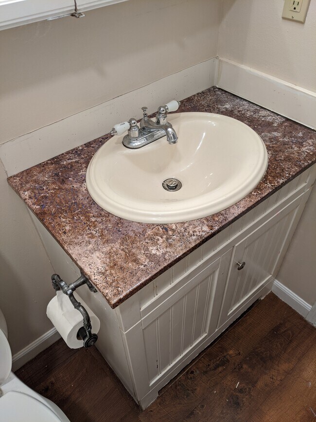 Up bath - 2236 Laurelwood Dr