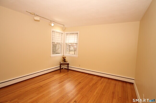 Building Photo - 48 Meadow Farms Rd