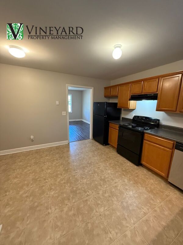 Building Photo - 17 Paige St