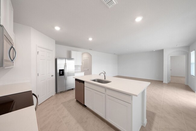 Building Photo - Spacious 4BR House in Port Saint Lucie