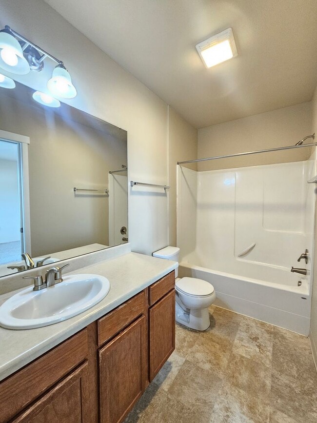 Building Photo - 5207-5207 E Upriver Dr