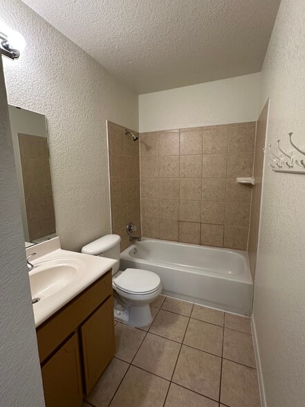 Building Photo - 409 Justin Ln