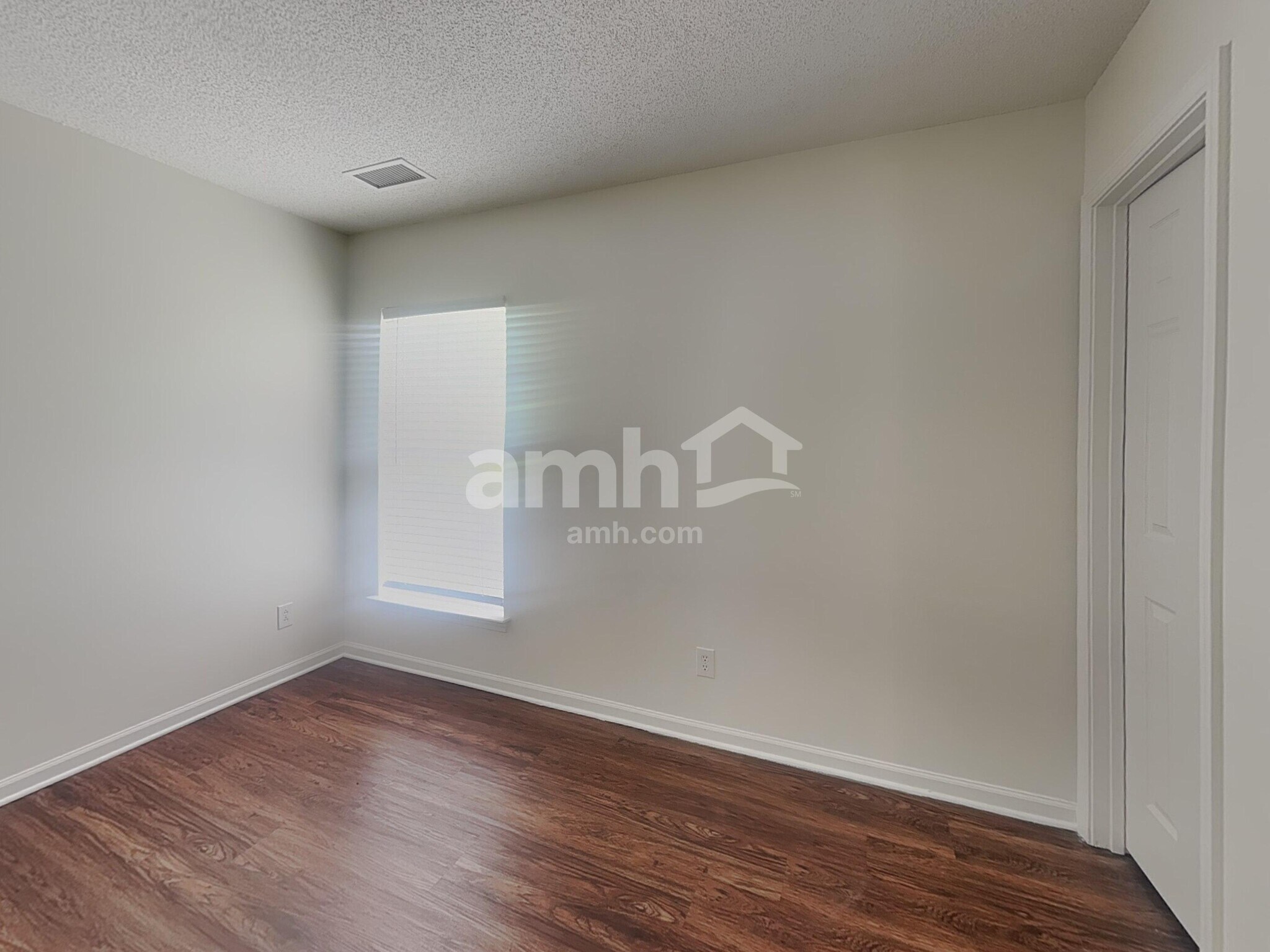 Building Photo - 1065 Meadowbrook Ln SW