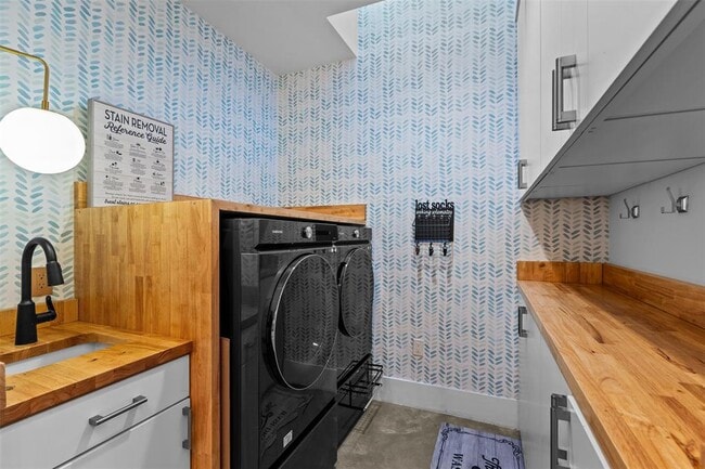 Building Photo - 5704 Driftwood Dr