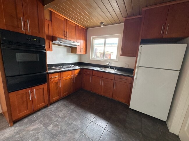 Building Photo - AVAILABLE! OPEN HOUSE SUNDAY 4:30-6:00 PM