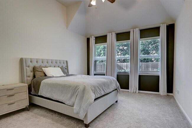 Building Photo - 511 Bonbrook Ln