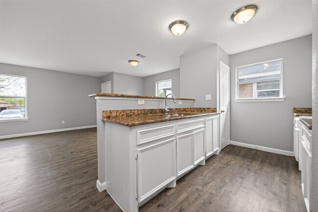 Building Photo - 7521 Dyer St