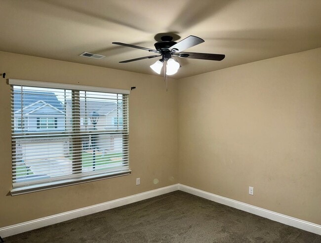 Building Photo - Almost New 4 Bed/2.5 Bath Home in Lovejoy!