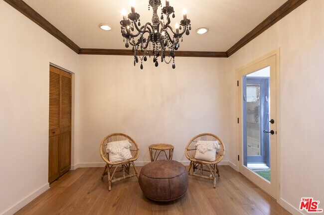 Building Photo - 1407 N Beverly Dr