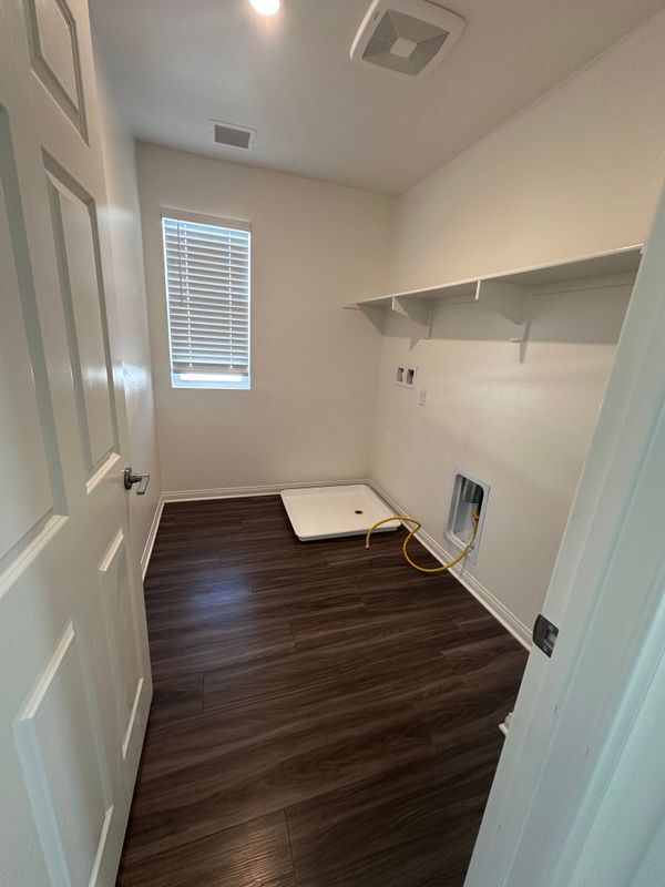 Building Photo - 335 S Carson Ct